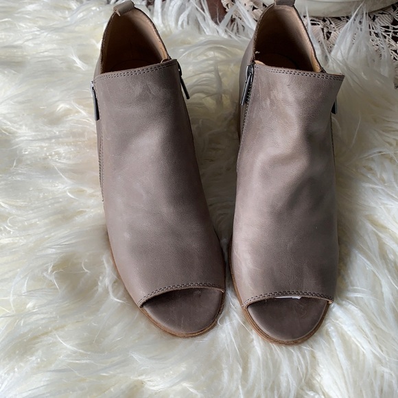 🌼LUCKY BRAND🌼 Shoes - 🌼LUCKY BRAND DISTRESSED LEATHER BOOTIE🌼